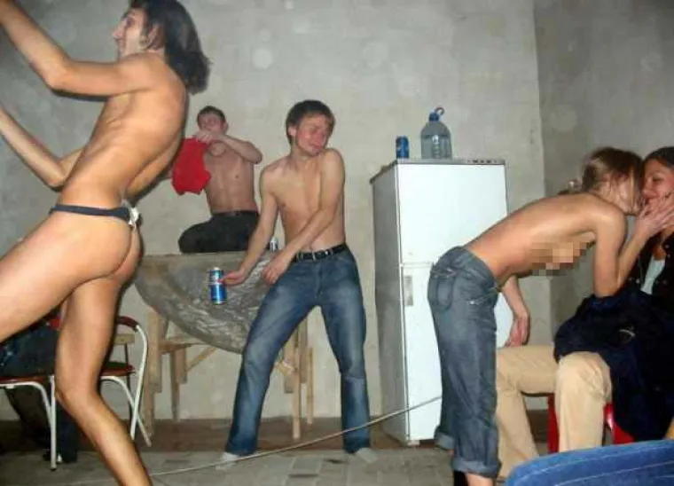 RUSKINJE IMAJU NAJBIZARNIJE POZE NA DRU&Scaron;TVENIM MREŽAMA: Stvarno ne znamo &scaron;to smo drugo očekivali...