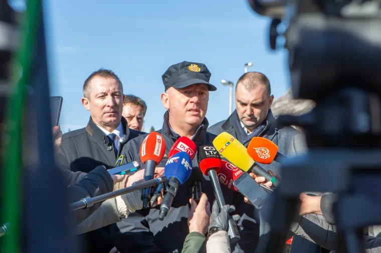 Nakon požara u Hidroelektrani Dubrovnik u Platu u poslijepodnevnim satima četvrtka, nastavlja se potraga za nestalom osobom. Očevid je u tijeku.