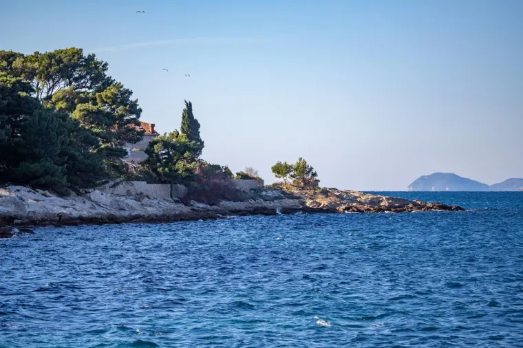 POTRAGA ZA NESTALOM OSOBOM U PLATU I DALJE TRAJE: Policija obavlja očevid u Hidroelektrani Dubrovnik