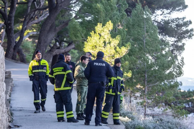 POTRAGA ZA NESTALOM OSOBOM U PLATU I DALJE TRAJE: Policija obavlja očevid u Hidroelektrani Dubrovnik