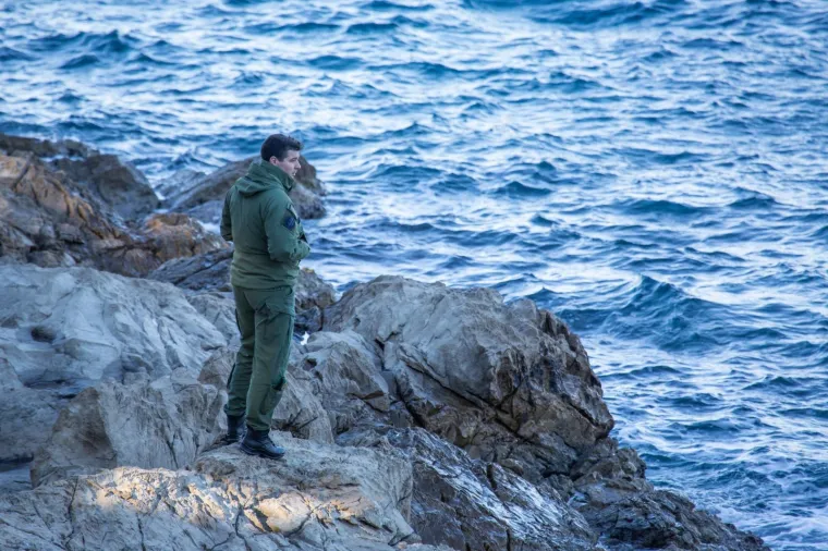 POTRAGA ZA NESTALOM OSOBOM U PLATU I DALJE TRAJE: Policija obavlja očevid u Hidroelektrani Dubrovnik