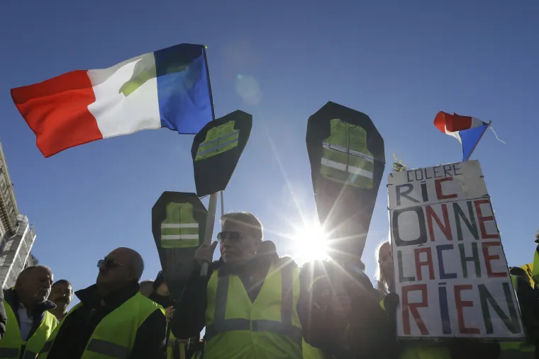 Deveti vikend prosvjeda žutih prsluka: Blokiran centar paiza zbog straha od novog vala nasilja