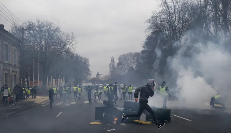 Deveti vikend prosvjeda žutih prsluka: Blokiran centar paiza zbog straha od novog vala nasilja