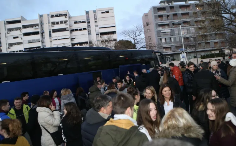Autobus u plamenu: 'Prvo je ne&scaron;to udarilo, a onda se vatra popela do prozora, nastala je panika'