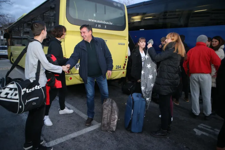 Autobus u plamenu: 'Prvo je ne&scaron;to udarilo, a onda se vatra popela do prozora, nastala je panika'