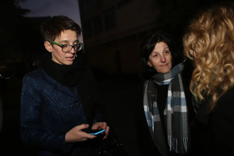 Ispred Doma zdravlja u Metkoviću održan je skup podr&scaron;ke za doktoricu Kseniju Kaleb