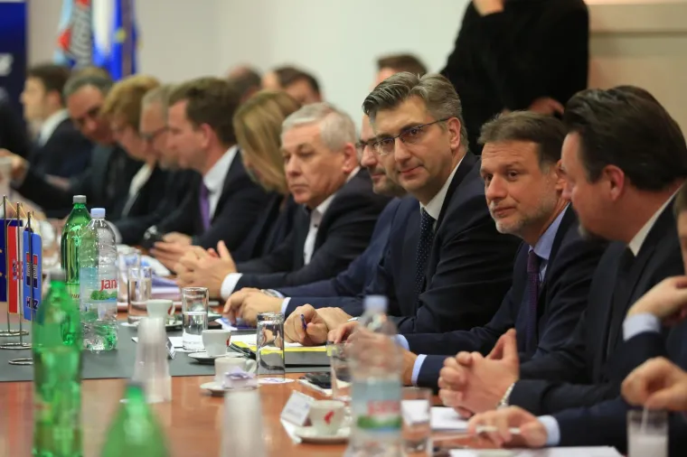 Održana sjednica Predsjedni&scaron;tva i Nacionalnog vijeća HDZ-a, evo tko je sve do&scaron;ao