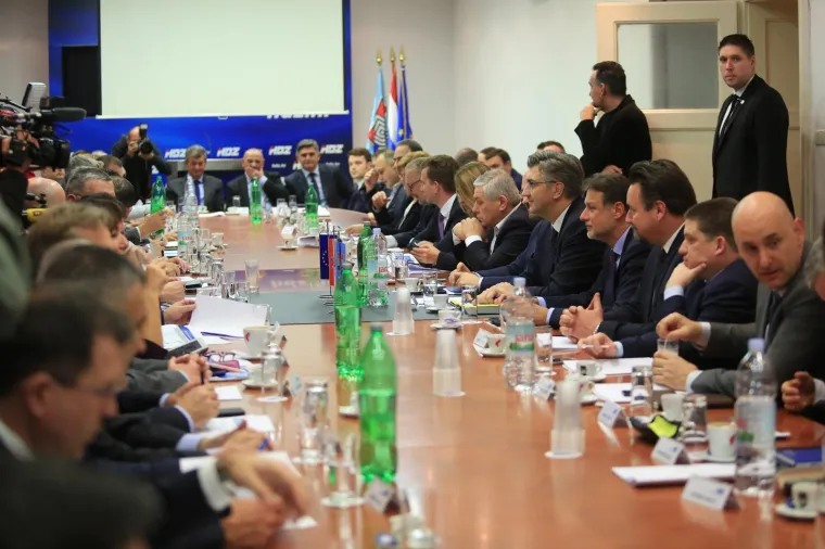 Održana sjednica Predsjedni&scaron;tva i Nacionalnog vijeća HDZ-a, evo tko je sve do&scaron;ao