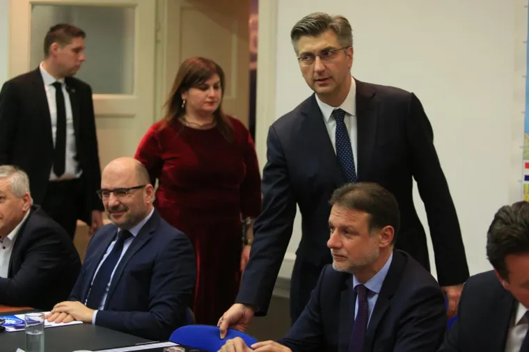 Održana sjednica Predsjedni&scaron;tva i Nacionalnog vijeća HDZ-a, evo tko je sve do&scaron;ao