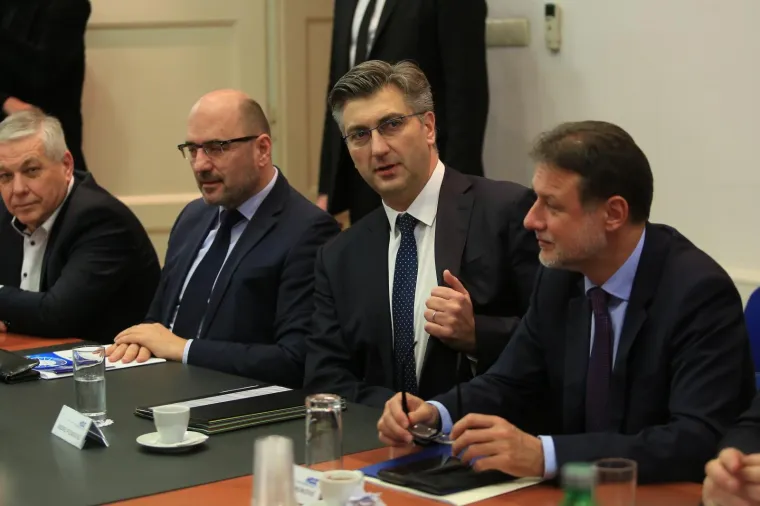 Održana sjednica Predsjedni&scaron;tva i Nacionalnog vijeća HDZ-a, evo tko je sve do&scaron;ao