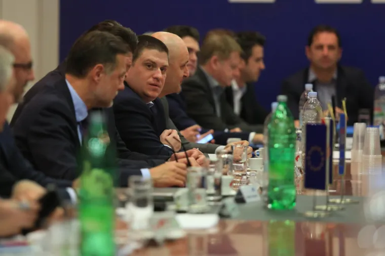 Održana sjednica Predsjedni&scaron;tva i Nacionalnog vijeća HDZ-a, evo tko je sve do&scaron;ao