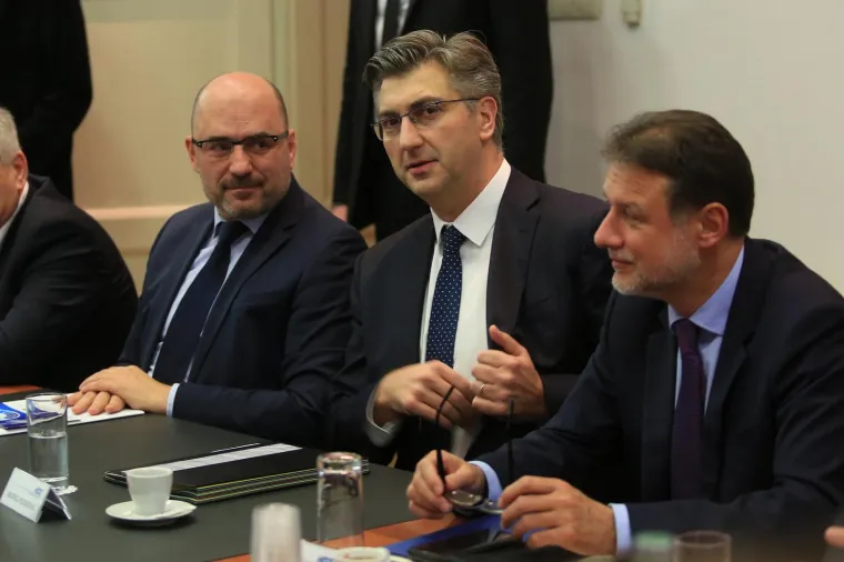 Održana sjednica Predsjedni&scaron;tva i Nacionalnog vijeća HDZ-a, evo tko je sve do&scaron;ao