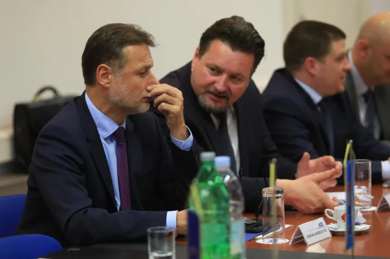 Održana sjednica Predsjedni&scaron;tva i Nacionalnog vijeća HDZ-a, evo tko je sve do&scaron;ao