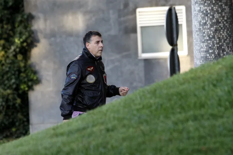 U paketu poni&scaron;tenih diploma Visoke policijske &scaron;kole bio je i Robert Ljutić, tada zamjenik &scaron;efa kabineta ureda zagrebačkog gradonačelnika Milana Bandića. No, nije dobio otkaz već je premje&scaron;ten na "odgovarajuće radno mjesto"