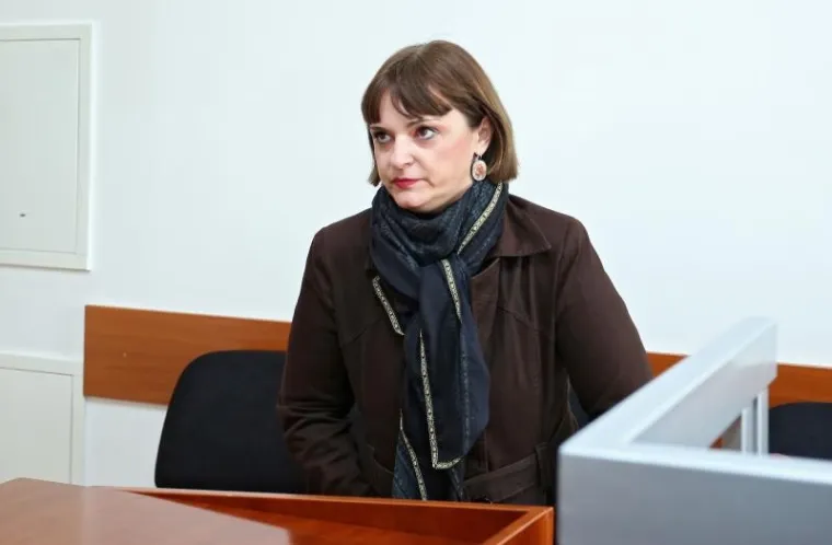 Jedna od rijetkih osoba koja je sudski osuđena zbog plagiranja je biv&scaron;a glasnogovornica splitske policije Marina Kraljević Gudelj. Ona je pravomoćno, zbog krivotvorenja diplome zagrebačkog Filozofskog fakulteta, osuđena na godinu dana zatvora koji joj je zamijenjen radom za opće dobro.