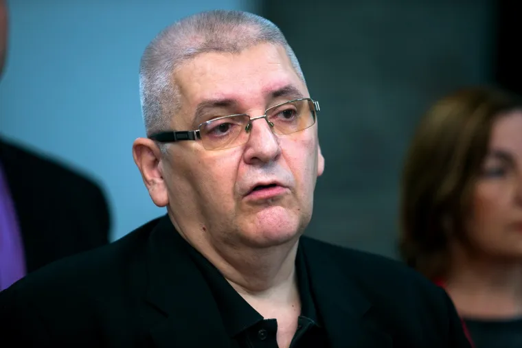 Biv&scaron;eg predsjednika HSP-a Antu Đapića se poktraj 1990-ih prozvalo da je prepisao magistarski rad koji je obranio na Pravnom fakultetu u Splitu...