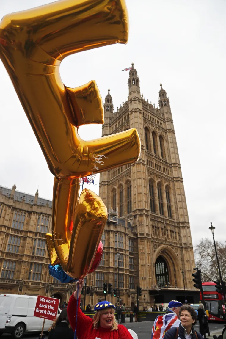 Dok May uvjerava zastupnike u Brexit, na ulice Londona iza&scaron;lo stotine prosvjednika