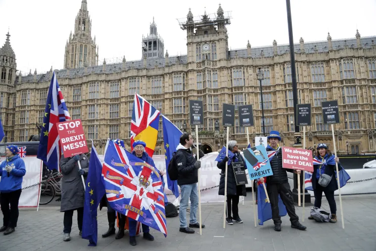 Dok May uvjerava zastupnike u Brexit, na ulice Londona iza&scaron;lo stotine prosvjednika