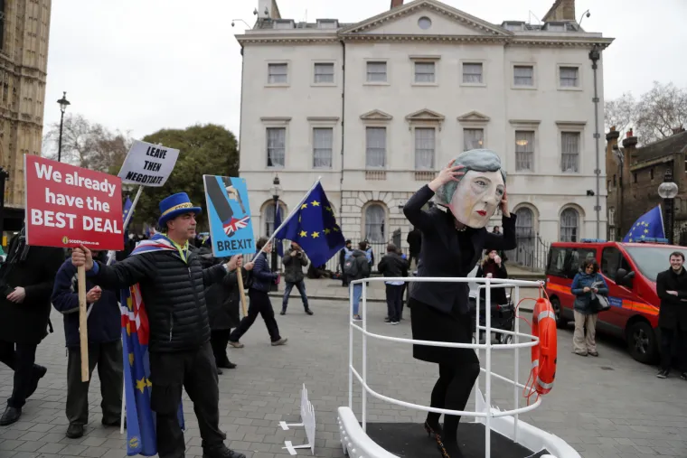 Dok May uvjerava zastupnike u Brexit, na ulice Londona iza&scaron;lo stotine prosvjednika