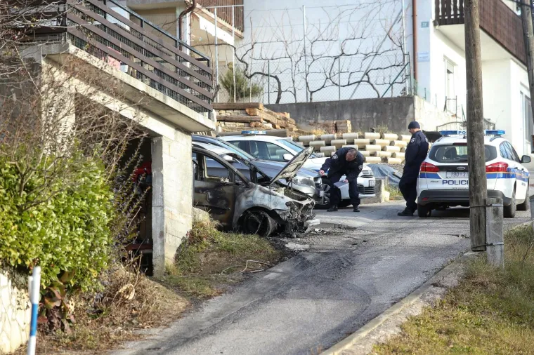 Na parkirali&scaron;tu u Zagrebu izgorio automobil