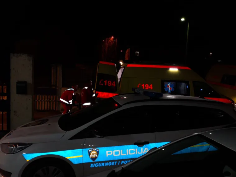 Dramatično spa&scaron;avanje na Plje&scaron;ivici: Iz visokog snijega izvlačili 15 osoba, djecu i žene policajci nosili na rukama