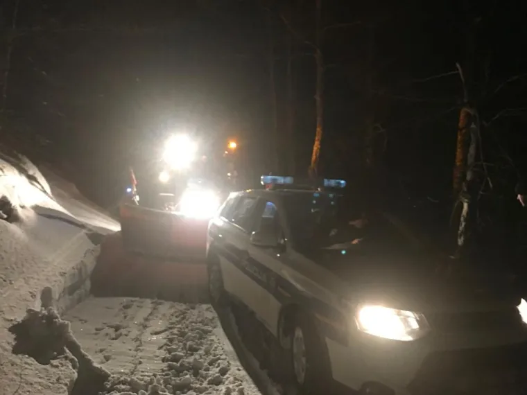 Dramatično spa&scaron;avanje na Plje&scaron;ivici: Iz visokog snijega izvlačili 15 osoba, djecu i žene policajci nosili na rukama