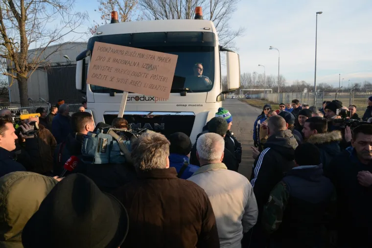 Prosvjed radnika protiv gašenja sisačke rafinerije: 'Borili smo se za domovinu, borit ćemo se za egzistenciju'