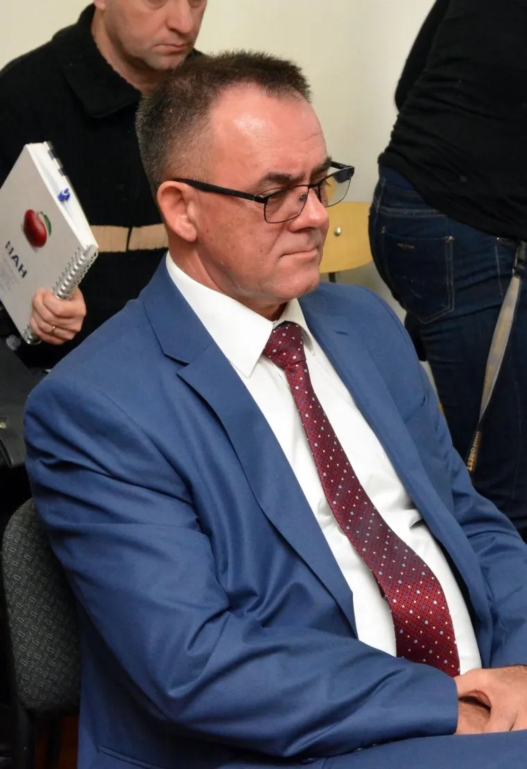 Suđenje županu Toma&scaron;eviću za obiteljsko nasilje: Na sud Mara Toma&scaron;ević do&scaron;la s rukom u gipsu