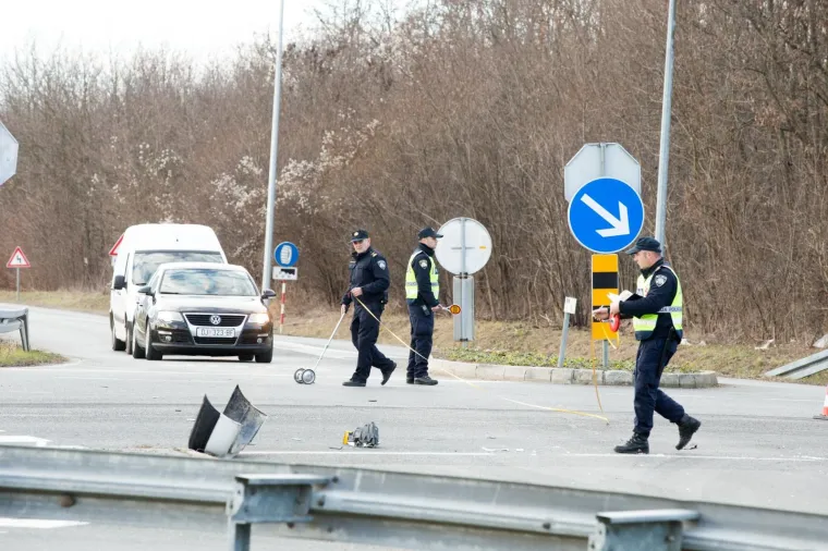Stravična nesreća u Đakovu: Kamion 'uni&scaron;tio' automobil, poginula 28-godi&scaron;njakinja