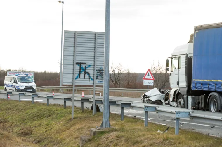 Stravična nesreća u Đakovu: Kamion 'uni&scaron;tio' automobil, poginula 28-godi&scaron;njakinja