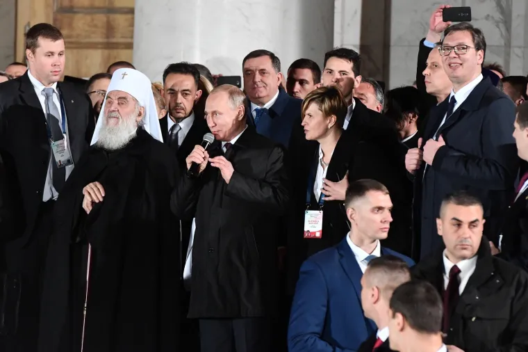 Tisuće građana Beograda do&scaron;lo je ispred Hrama Svetog Save pozdraviti ruskog predsjednika Vladimira Putina