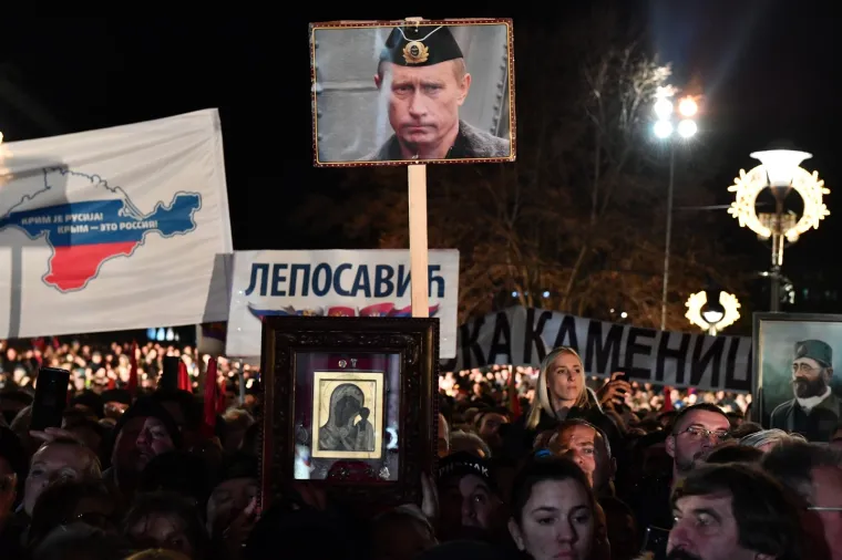 Tisuće građana Beograda do&scaron;lo je ispred Hrama Svetog Save pozdraviti ruskog predsjednika Vladimira Putina