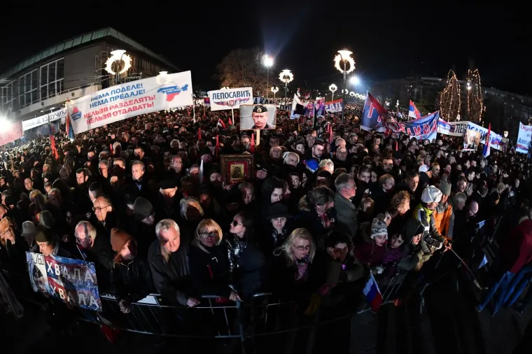 Tisuće građana Beograda do&scaron;lo je ispred Hrama Svetog Save pozdraviti ruskog predsjednika Vladimira Putina