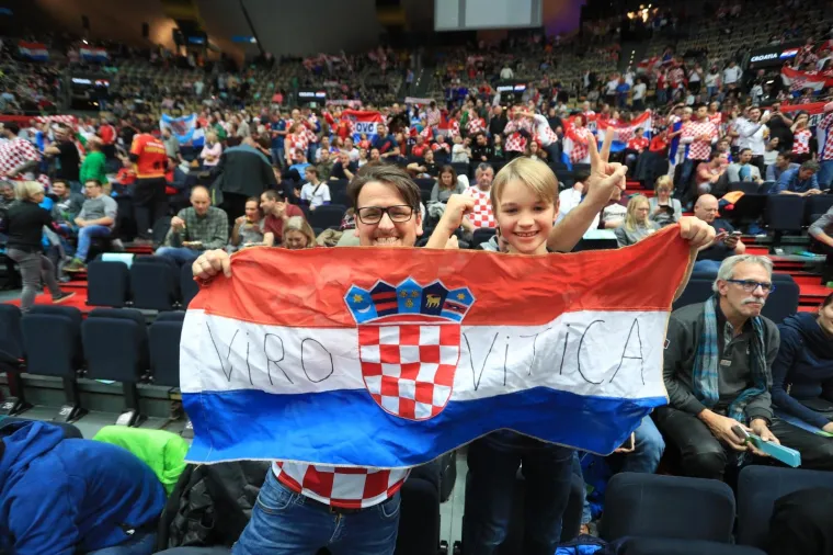 I ONE VOLE - HRVATSKU: Ono kad Hrvati okupiraju Olympiahalle u Munchenu