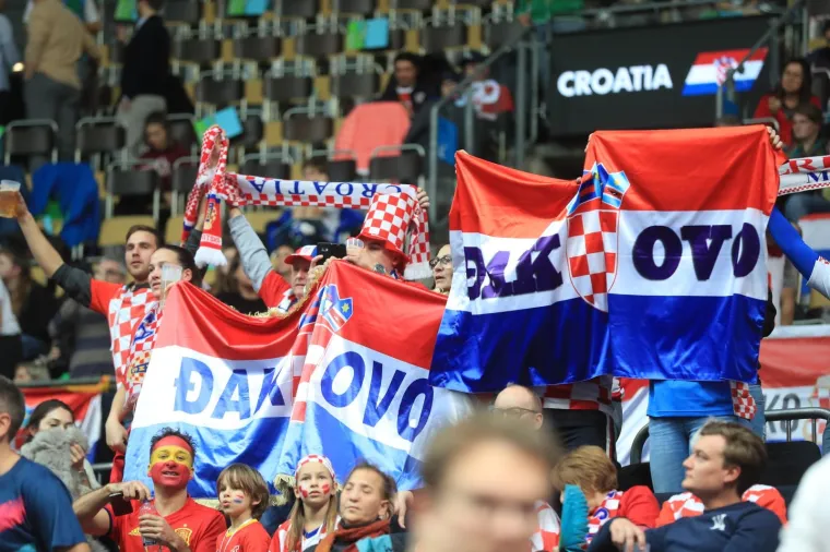 I ONE VOLE - HRVATSKU: Ono kad Hrvati okupiraju Olympiahalle u Munchenu