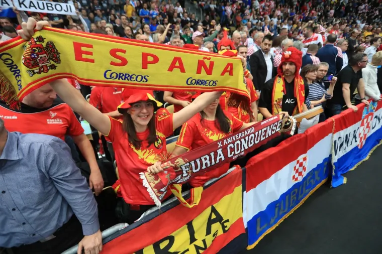 I ONE VOLE - HRVATSKU: Ono kad Hrvati okupiraju Olympiahalle u Munchenu