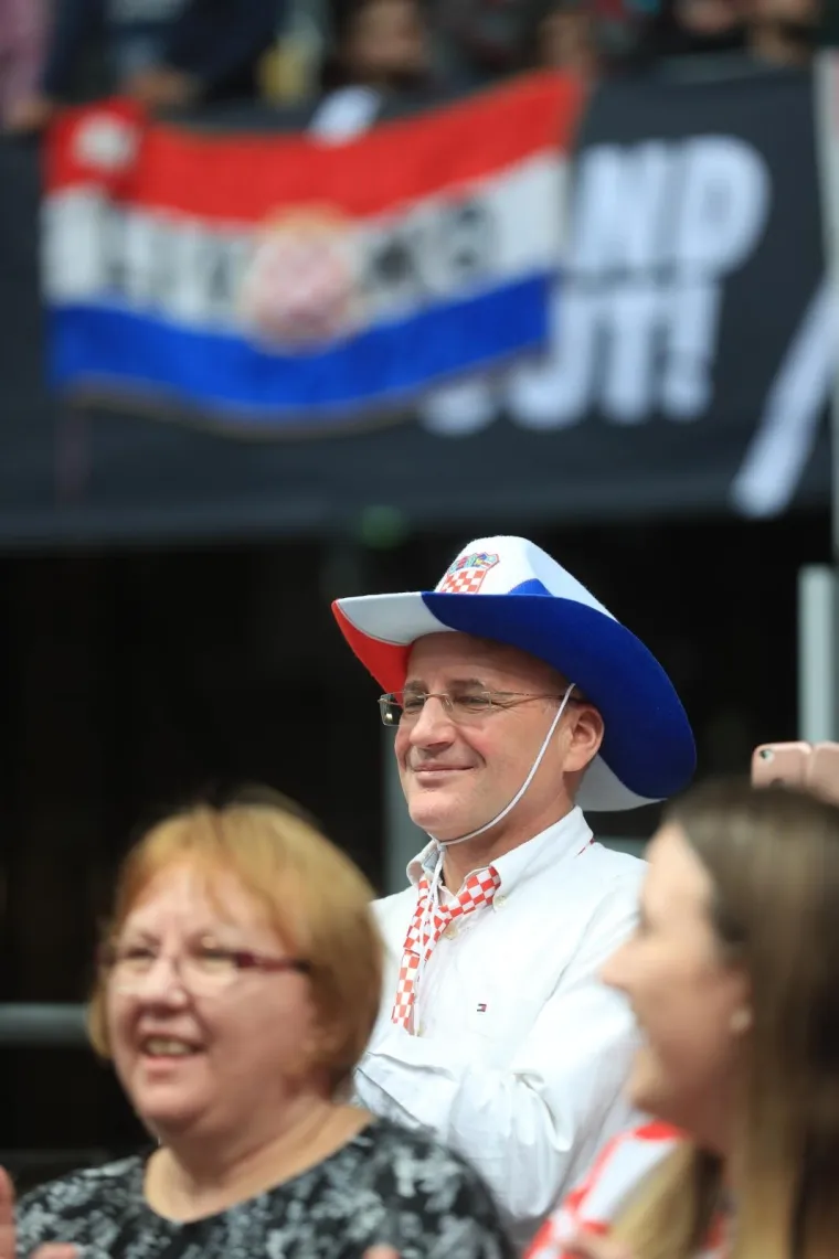 I ONE VOLE - HRVATSKU: Ono kad Hrvati okupiraju Olympiahalle u Munchenu