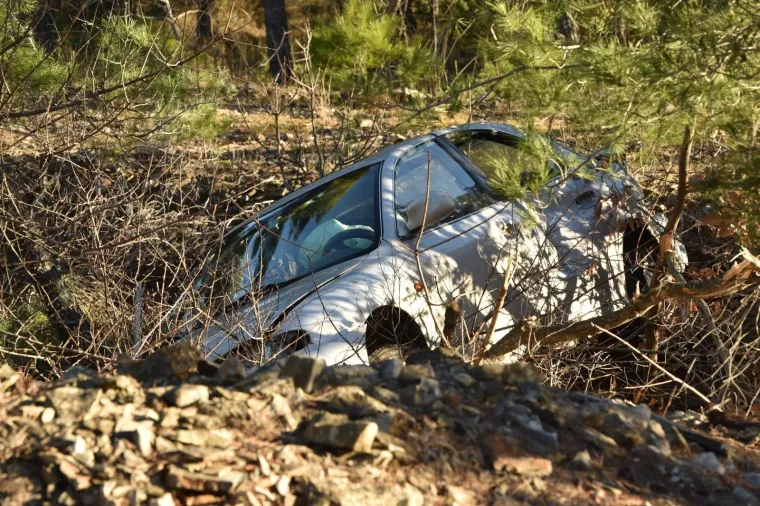 U Dubravi kod &Scaron;ibenika izletjelo je vozilo van kolnika, pri čemu je jedna osoba ozlijeđena te zatražila liječničku pomoć.