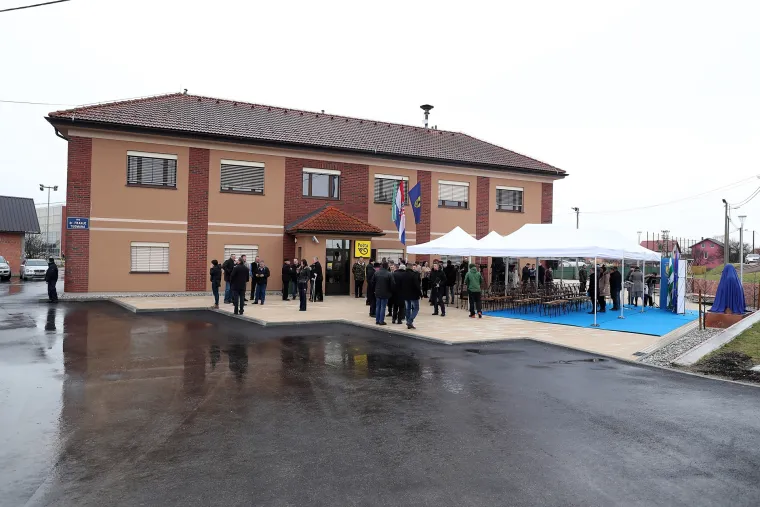 FOTO U Rugvici otkriven spomenik Tuđmanu: Sliči li ova bista na prvog predsjednika?