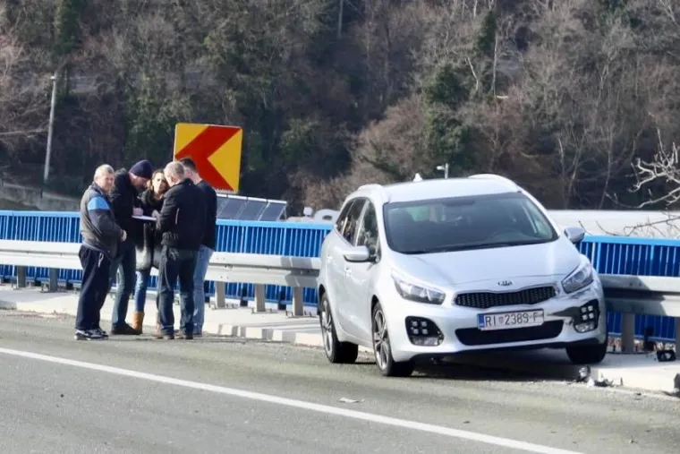 Filmska potjera na Svilnom: U jurnjavi stradalo i nekoliko 'usputnih' vozila!