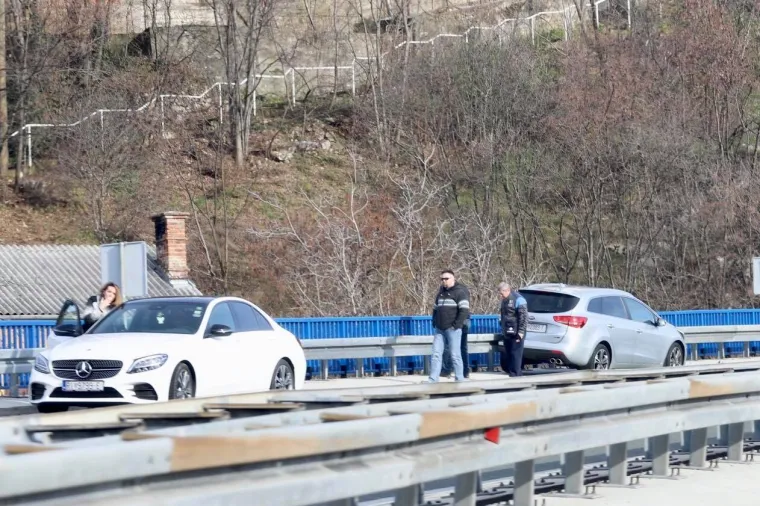 Filmska potjera na Svilnom: U jurnjavi stradalo i nekoliko 'usputnih' vozila!