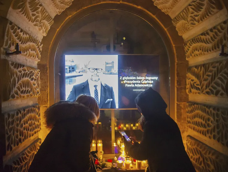 Na sprovodu ubijenog poljskog gradonačelnika 45 tisuća ljudi