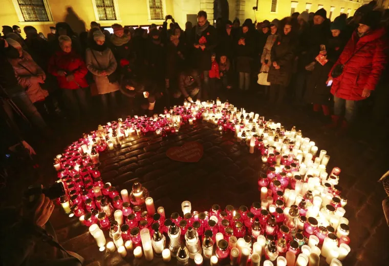 Na sprovodu ubijenog poljskog gradonačelnika 45 tisuća ljudi