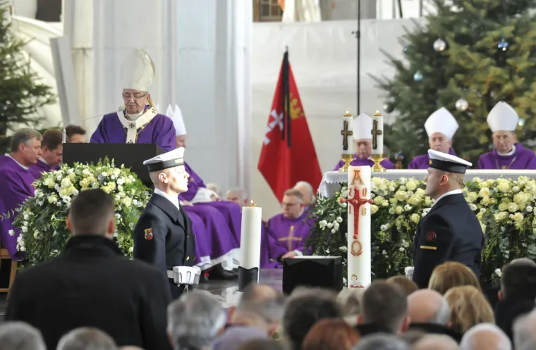 Na sprovodu ubijenog poljskog gradonačelnika 45 tisuća ljudi