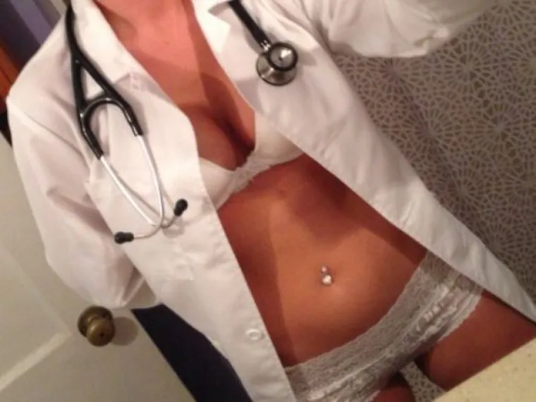 EVO &Scaron;TO SE TOČNO DOGAĐA U BOLNICAMA: Doktorice i sestre pokazale &scaron;to nose, a &scaron;to ne ispod kute