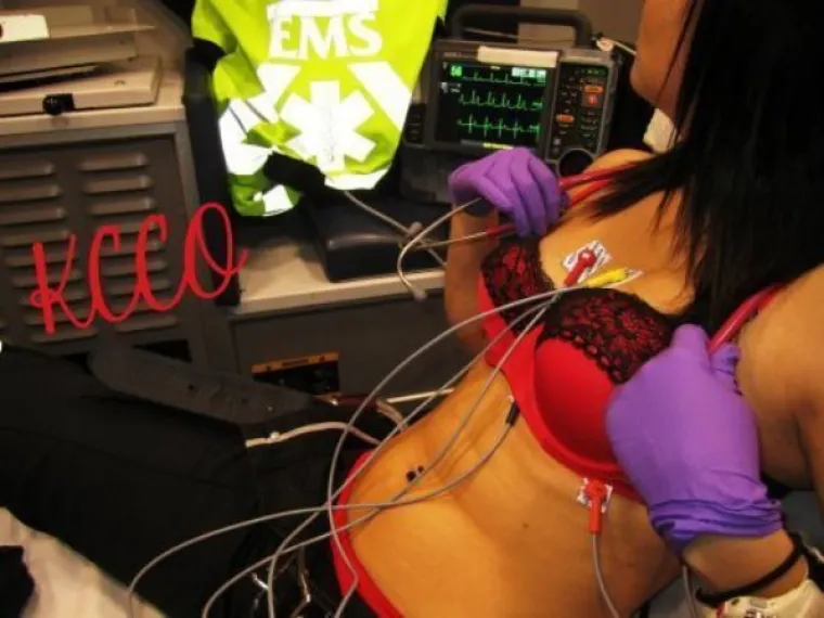 EVO &Scaron;TO SE TOČNO DOGAĐA U BOLNICAMA: Doktorice i sestre pokazale &scaron;to nose, a &scaron;to ne ispod kute