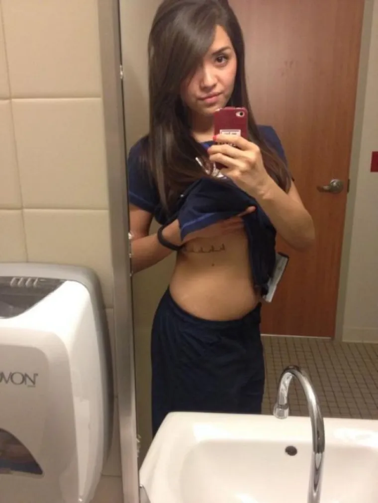 EVO &Scaron;TO SE TOČNO DOGAĐA U BOLNICAMA: Doktorice i sestre pokazale &scaron;to nose, a &scaron;to ne ispod kute