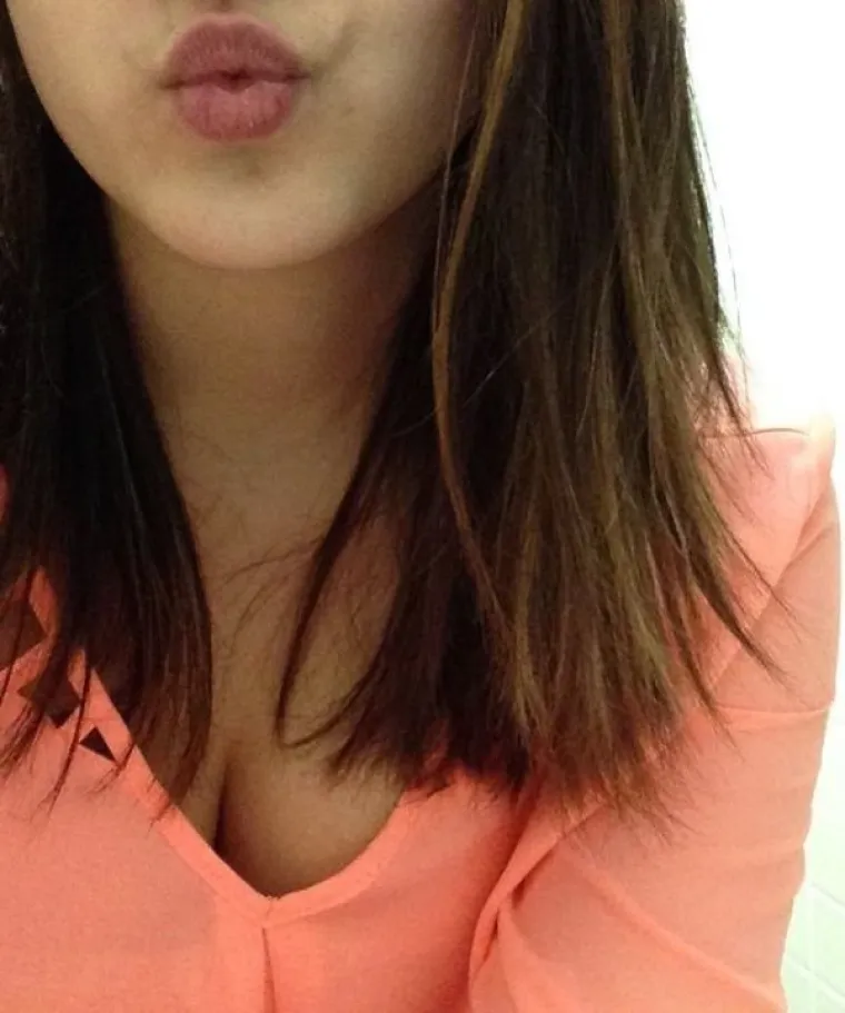 GOLE NA POSLU: Nije jasno žele li ne&scaron;to od kolega ili ih samo besramno provociraju... U svakom slučaju ne skrivaju ba&scaron; ni&scaron;ta