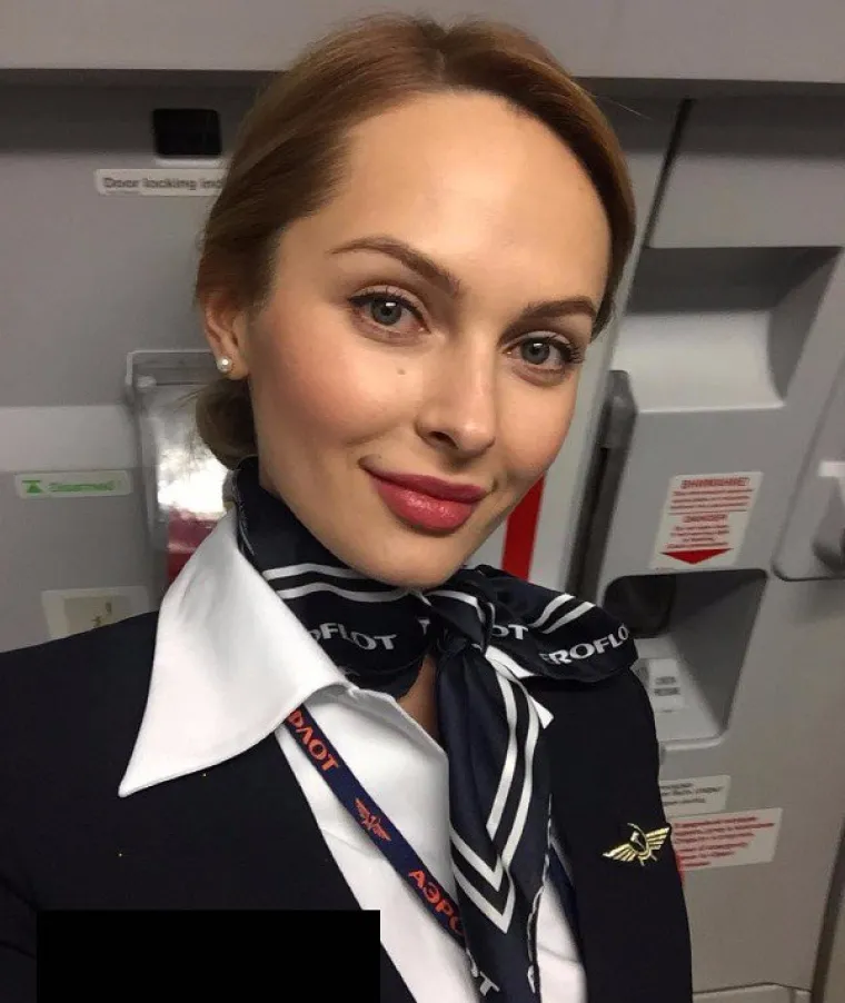 GOLE NA POSLU: Nije jasno žele li ne&scaron;to od kolega ili ih samo besramno provociraju... U svakom slučaju ne skrivaju ba&scaron; ni&scaron;ta