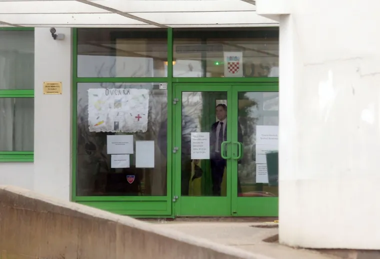 Domar se zaključao u osnovnu &scaron;kolu Brodarica